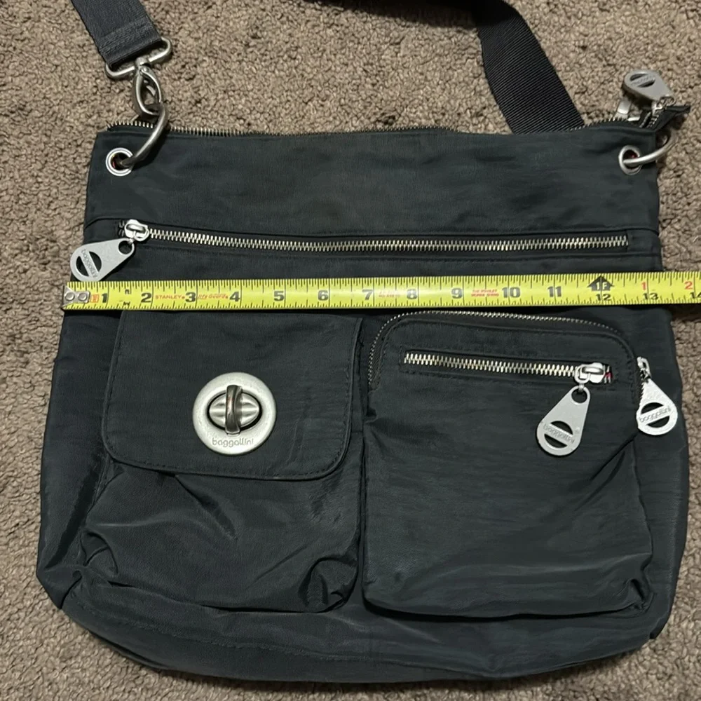 Baggallini brand crossbody
